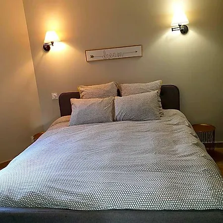 Bed & Breakfast Cosy Wood House Laubressel
